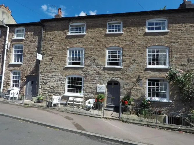 6 Bedrooms Cottage