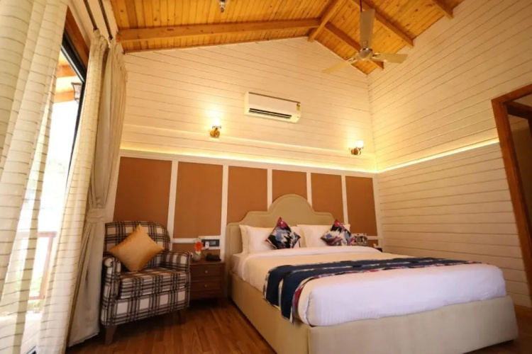 Foxoso Aaristo Baga Beach Resort