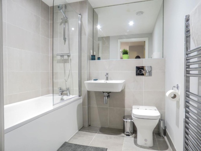 2 Bedrooms Apartment