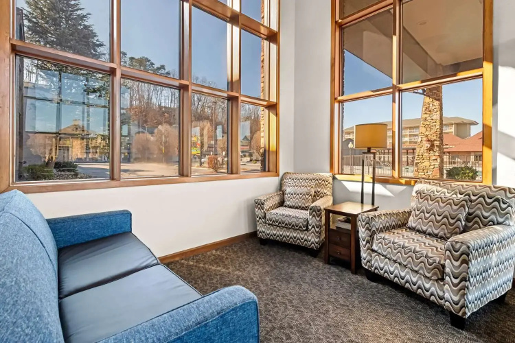 Quality Inn & Suites At Dollywood Lane