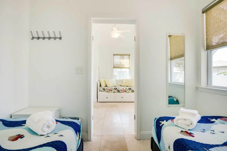 St Augustine Cottage w/ Fire Pit - Walk to Pier!