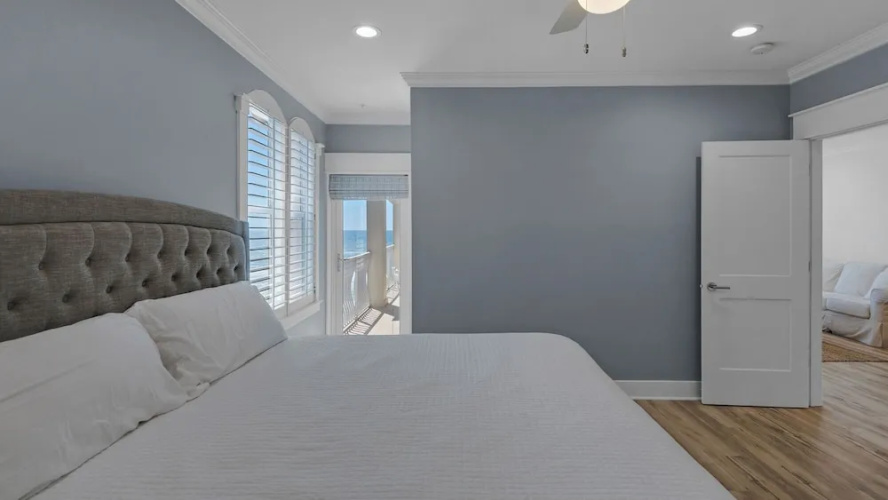 Monterey Condominiums - Community Pool - Gulf Front