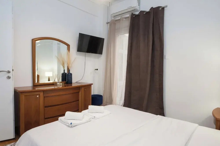 Stylish Renovated 2 Bd Apt in Exarcheia