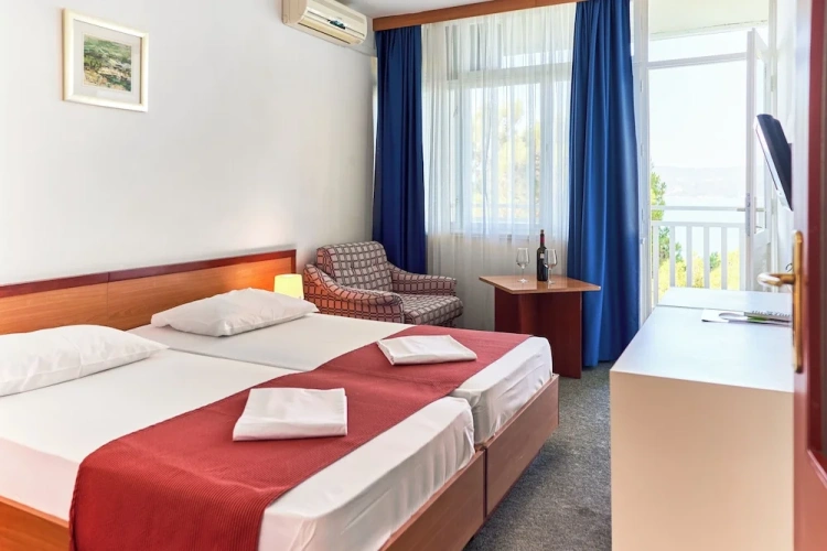 Superior Twin room with balcony and sea side