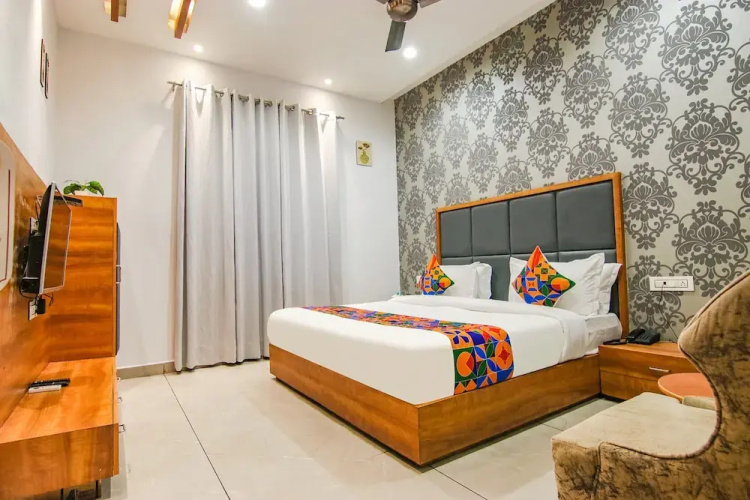 Fabhotel Prime Royal Maple