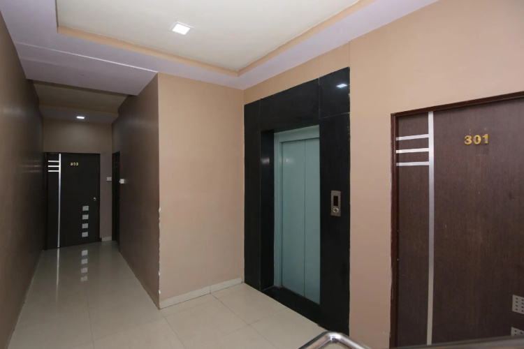 OYO 48533 Hotel Aarna Palace