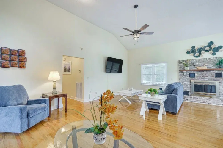 Secluded Mount Pleasant Home - 6 Mi to Beaches!