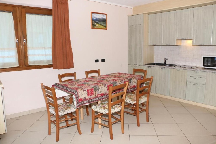 3 Bedrooms Apartment