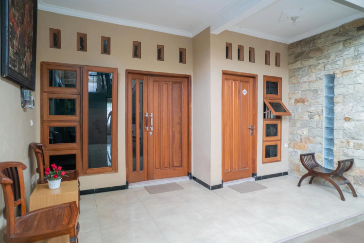 RedDoorz @ Villa Akbar 3