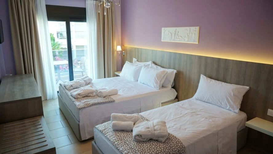 Standard Triple room