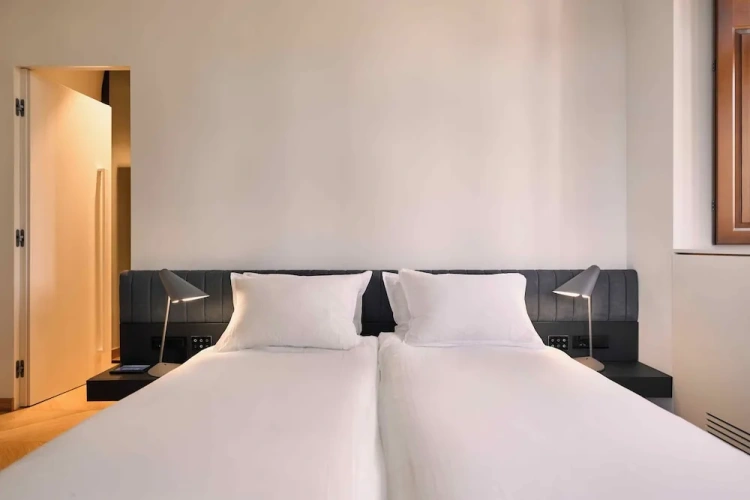 Standard Double room with park view