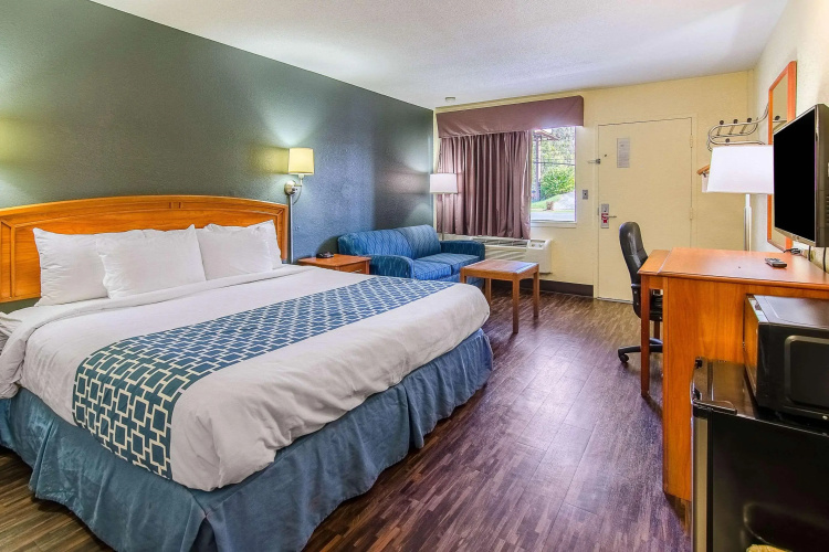 Econo Lodge Near Motor Speedway
