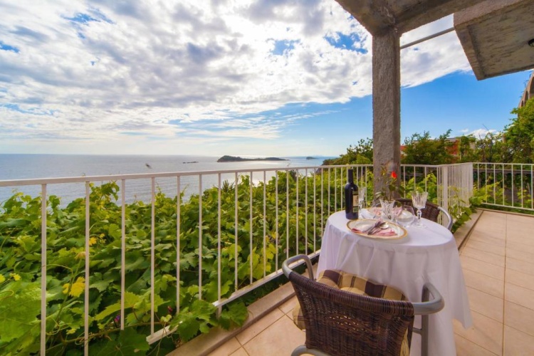 1 Bedroom Apartment with balcony