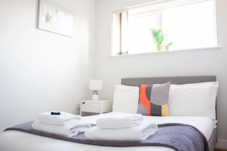 Large 1st Floor Open Plan Apartment