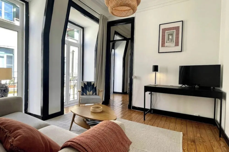 Central Hidden Gem, Rustic Modern 2 Bedroom Flat
