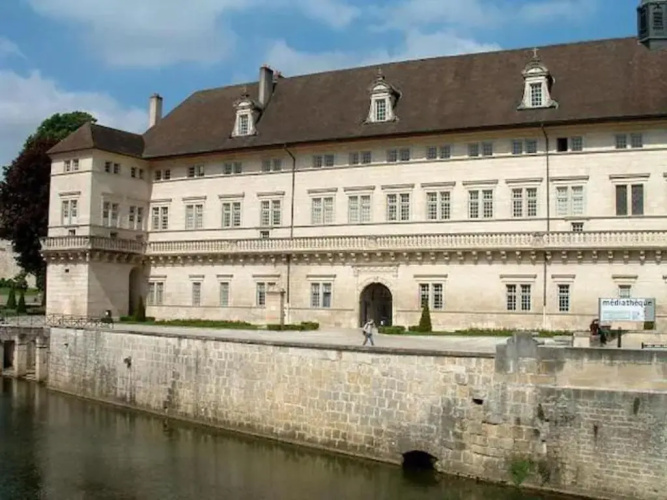 COLLEGIALE PROCHE CENTRE VILLE Home-One