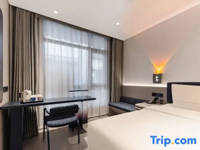 Superior Double room with city view