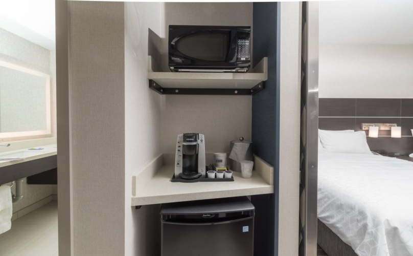 Holiday Inn Express & Suites Saskatoon East - University photo 13