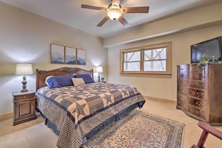 Panoramic Mtn Views: Luxe Cataloochee Cabin!