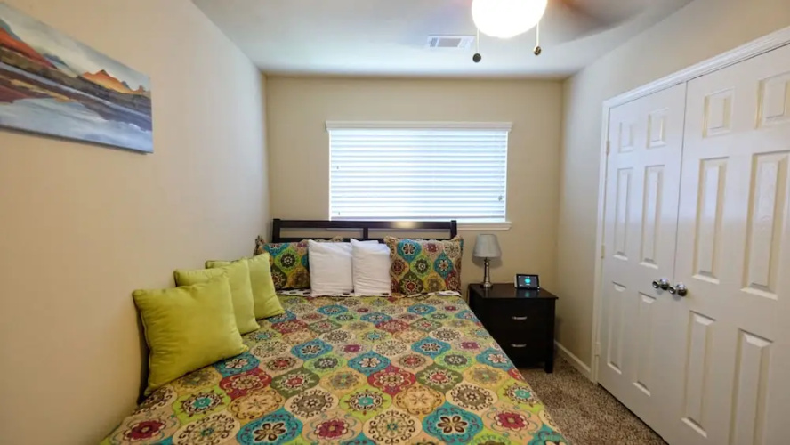 15707 Sandy Hill  Garage