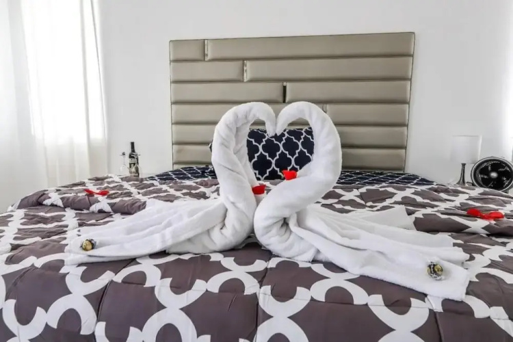 Luxury Estate 4bdrm Pool Spa Oasis Pets Welcome
