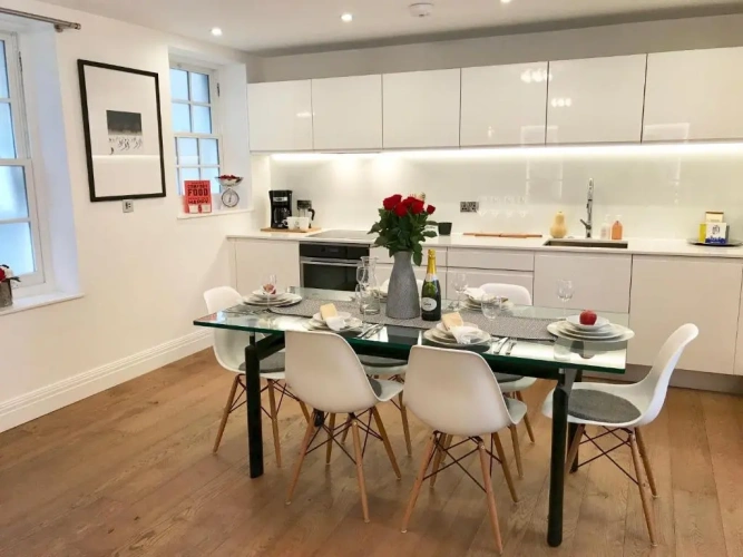 2 Bedrooms Apartment