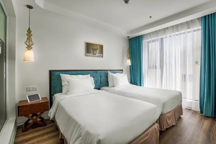 Deluxe Twin room with partial ocean view