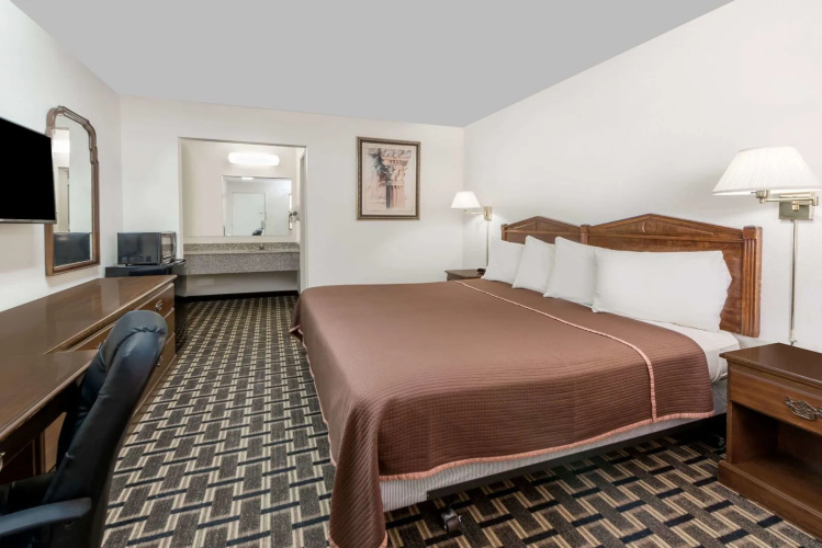 Knights Inn Slaton