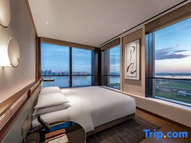 Suite with river view
