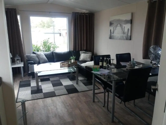 2 Bedrooms Chalet