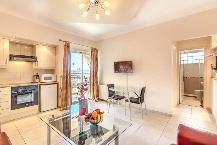 Hill View Restaurant & Apartments