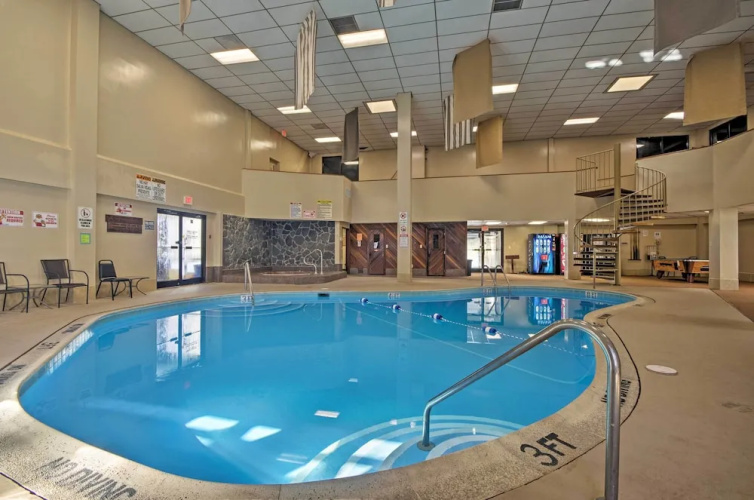 2 Mi to Skiing: Beech Mountain Resort Condo!