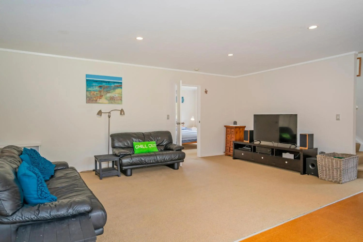 Kowhai Corner - Matarangi Holiday Home