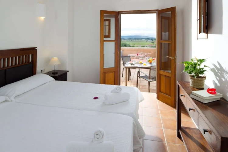4 Bedrooms Villa
