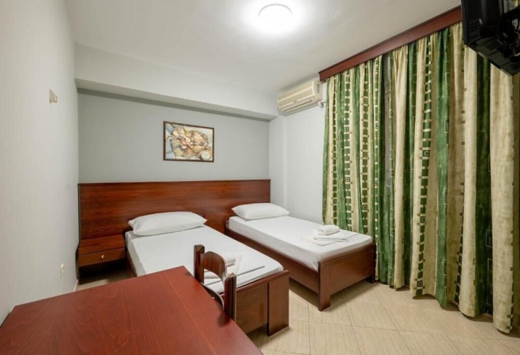 Standard Twin room with balcony