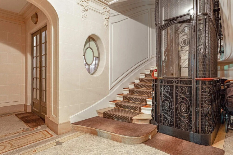 Beautiful Lavish Apartment for 6 in Paris VII by Guestready - Image 15