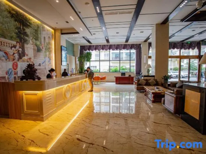 Vienna Classic Hotel (Weining Caohai Exhibition Center)