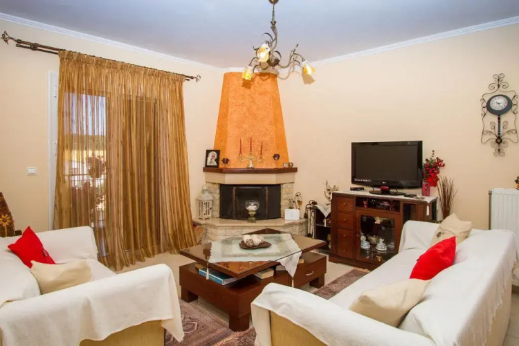 Lakis Apartments