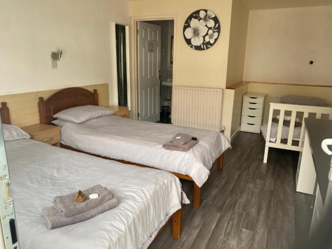 Standard Triple room