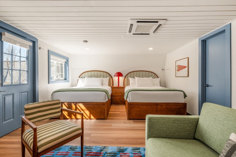 Deluxe Quadruple room