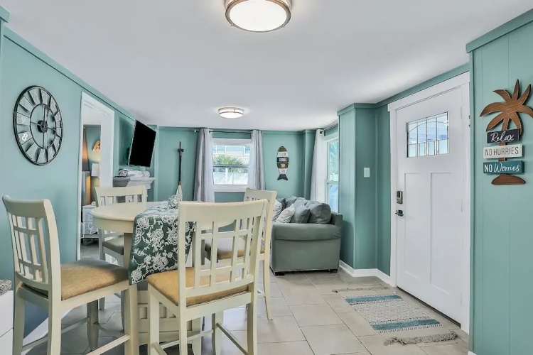 Lower Level 1 Block From 2 Beaches W/private Pool, High-speed Wi-fi