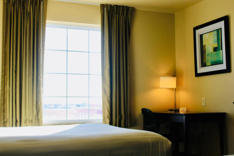 Cobblestone Hotel & Suites – Devils Lake