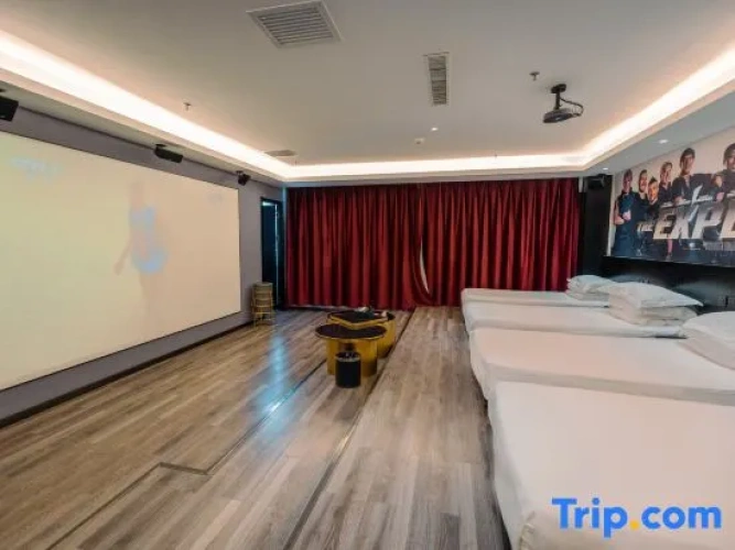 Quintuple Family Suite