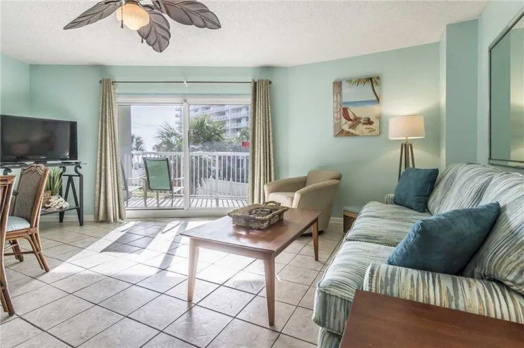 Tradewinds 108 - 1 Br condo by RedAwning