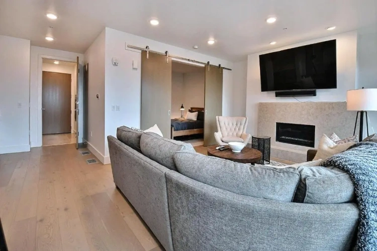 2 Bedrooms Apartment