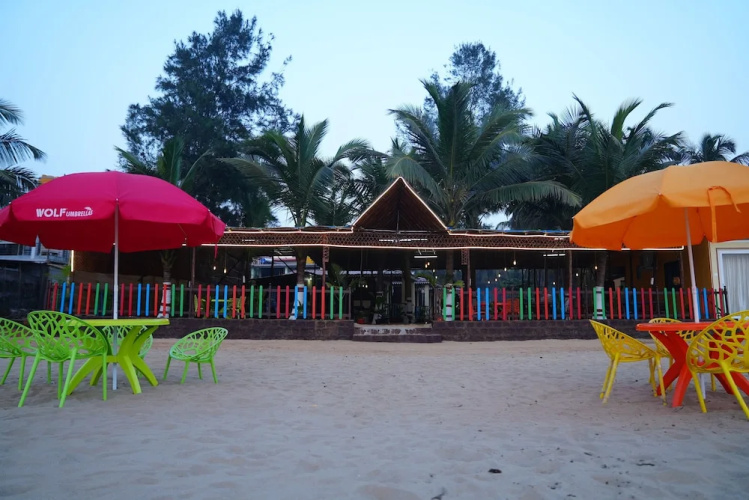 Livin Waves Beach stay and cafe