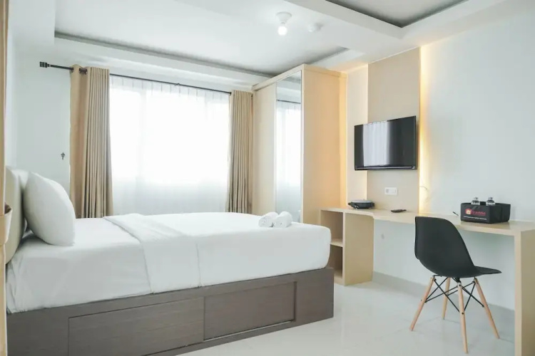Comfortable and Homey Studio at Amethyst Apartment