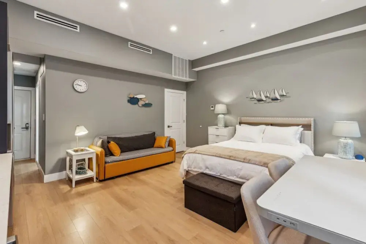 24 Stay Rittenhouse