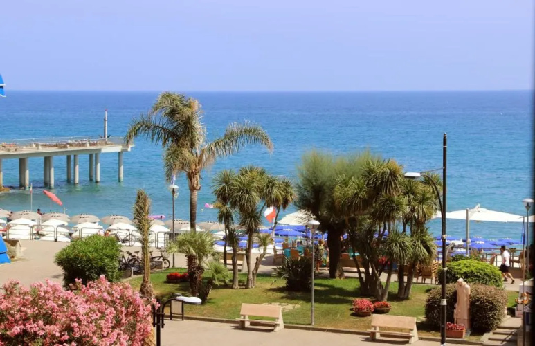 Appartamento in centro e a 20 mt dal lungomare e mare