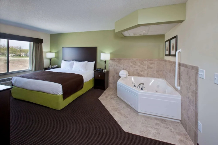Americinn Hotel & Suites Fairfield